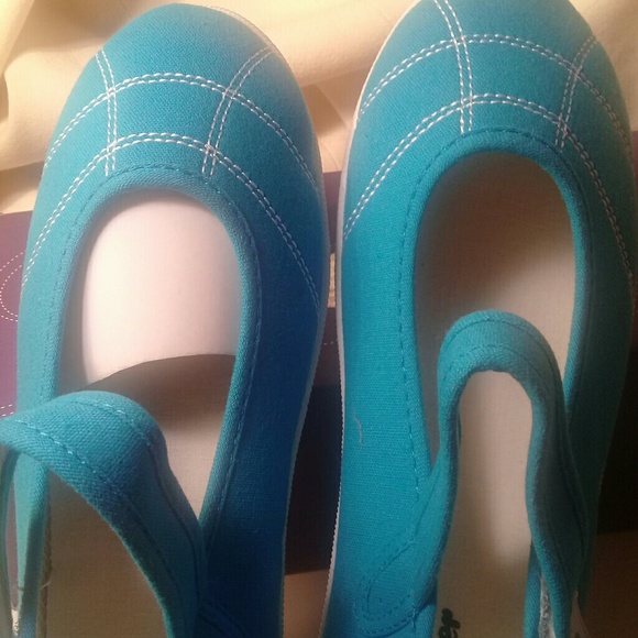 Shoes - Picture 2 of 5